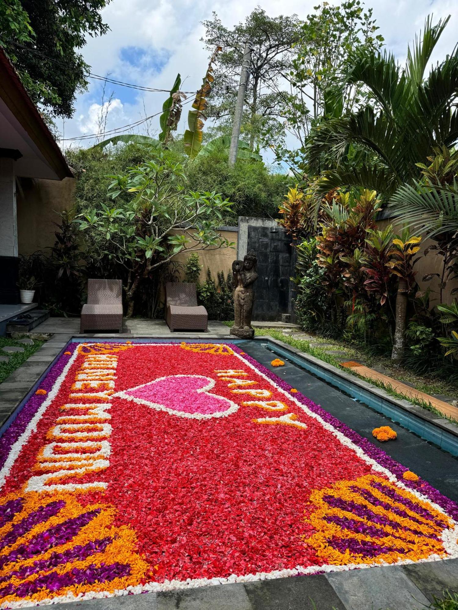 Ubud Suarga Private Pool Villa Exterior photo